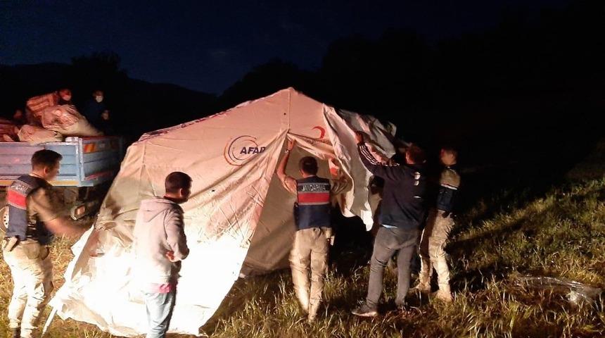 Depremzedeler için çadır kuruldu