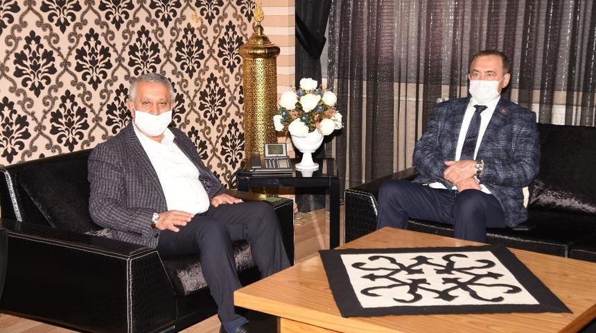 AK Parti milletvekilleri Afyonklarahisar Belediyesini ziyaret etti