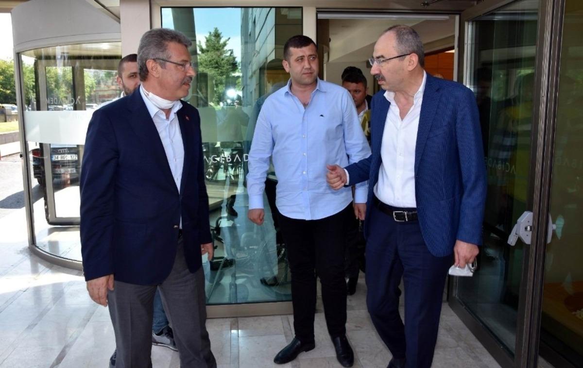 Başkan G&uuml;lsoy ve Akay ameliyat olan Burhan Ersoy&rsquo;u ziyaret etti
