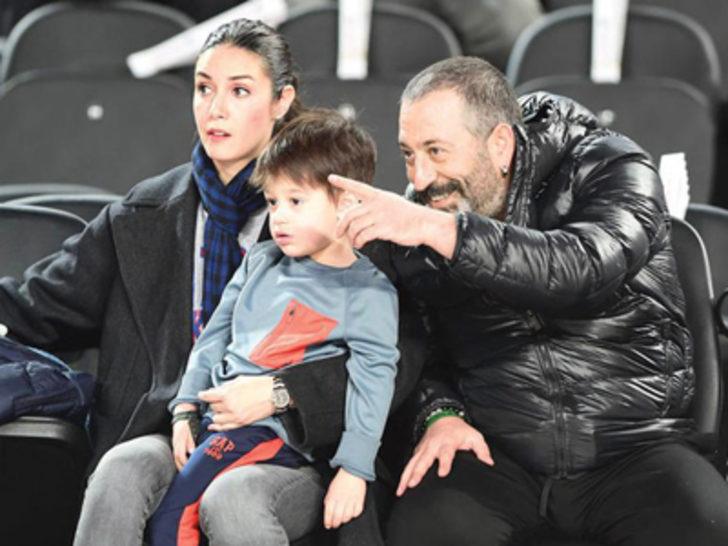 Cem Yılmaz ve Ahu Yağtu basket maçında G1