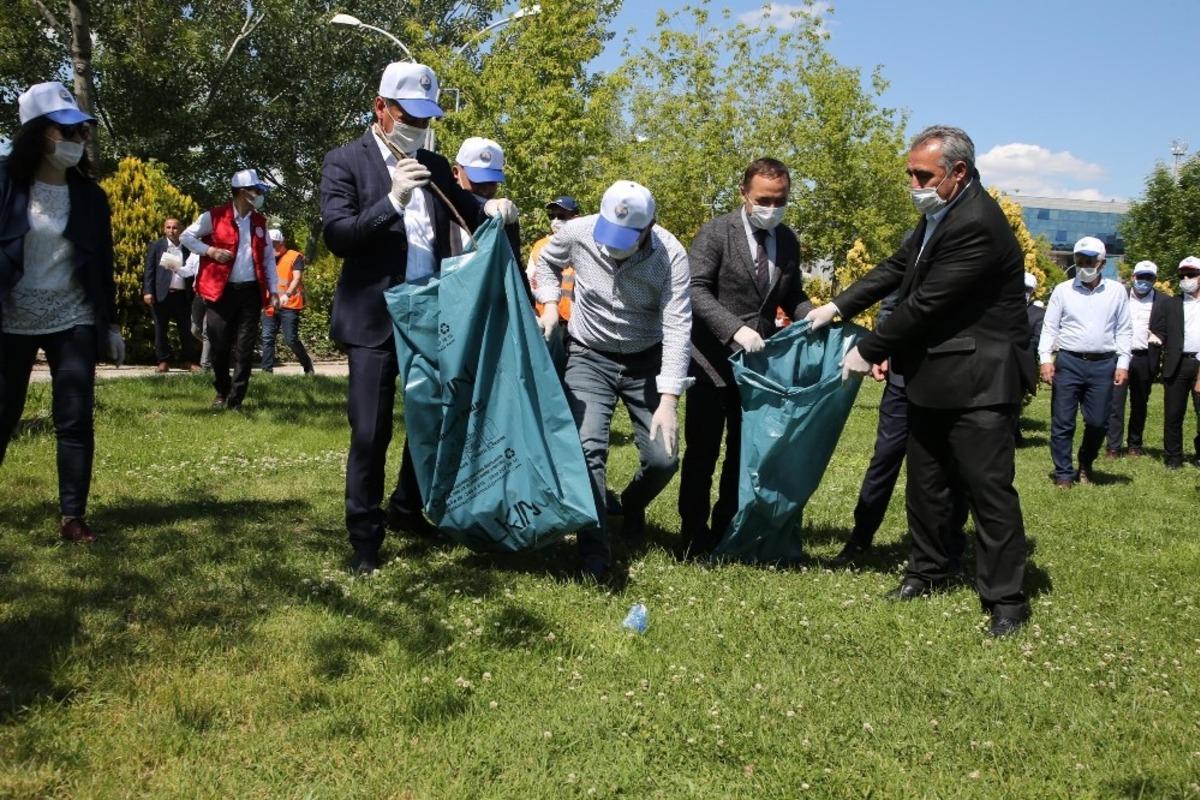 Mogan G&ouml;l&uuml;&rsquo;nde &ccedil;&ouml;pler toplandı