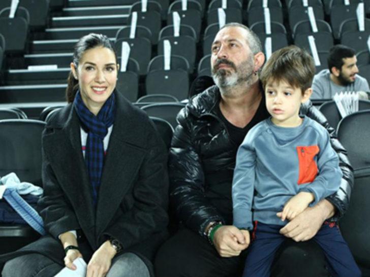 Cem Yılmaz ve Ahu Yağtu basket maçında G2