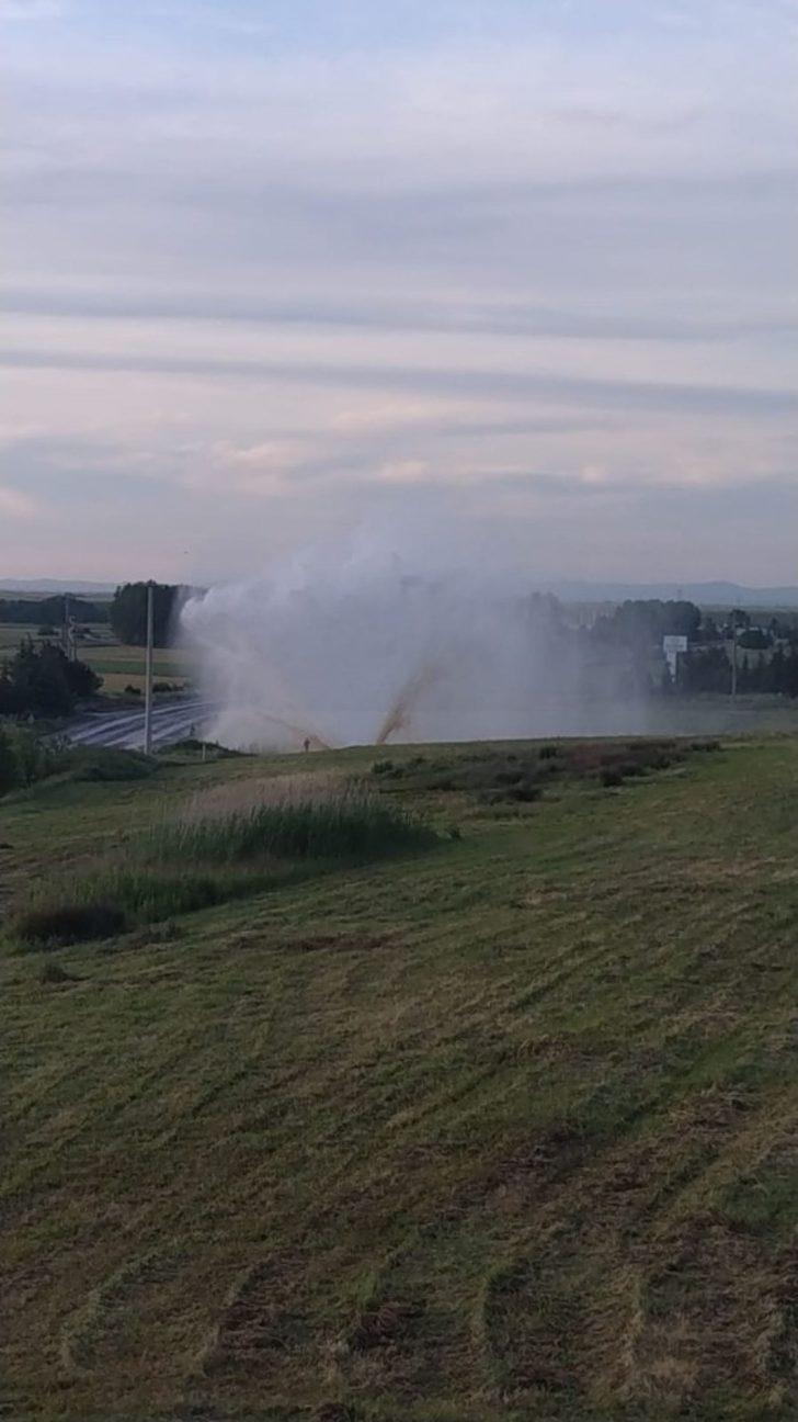 Su metrelerce yükseğe fışkırdı ekipler aniden müdahale etti G2