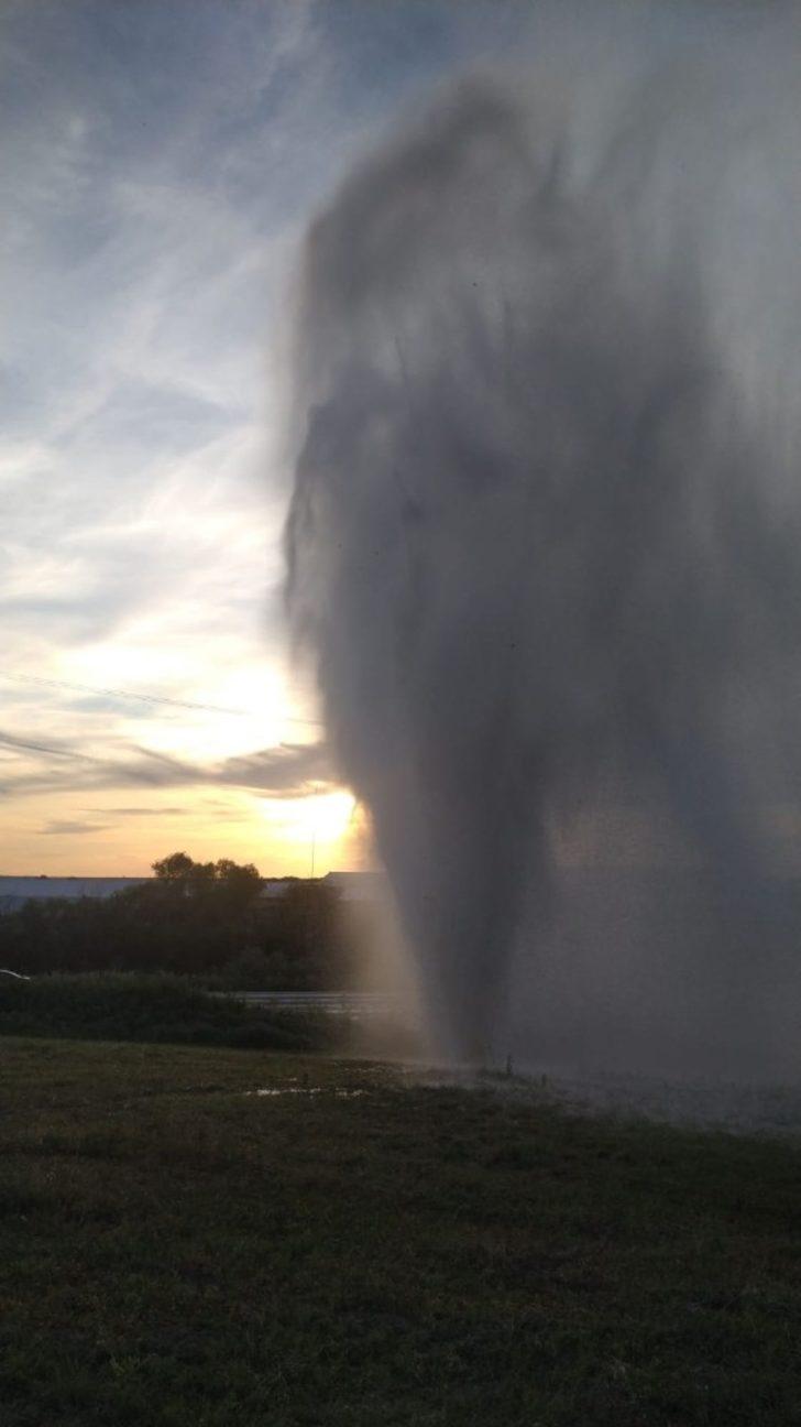 Su metrelerce yükseğe fışkırdı ekipler aniden müdahale etti G4