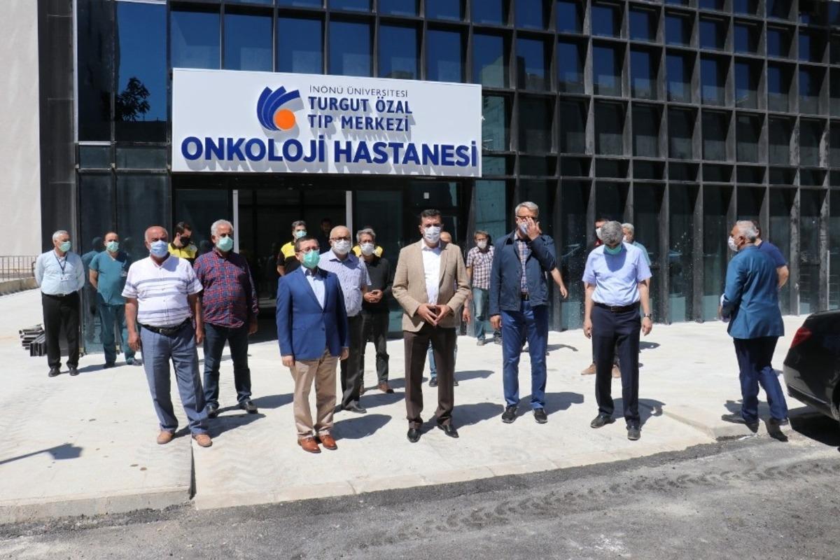 Milletvekili T&uuml;fenkci, Onkoloji Hastanesini inceledi