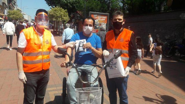 800 adet maske dağıttılar