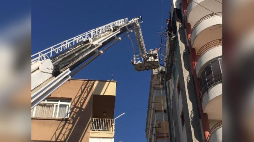 Asans&ouml;r&uuml;n halatı koptu, boya iş&ccedil;isi &ouml;l&uuml;mden d&ouml;nd&uuml;