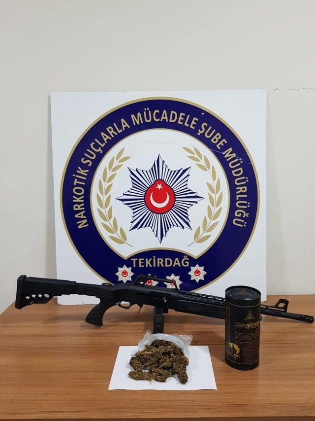 Polisin durdurduğu araçta uyuşturucu ele geçirildi