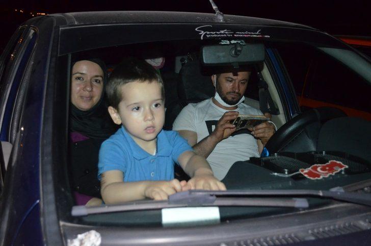 Çocuklar için açık havada arabalı çizgi film keyfi G4