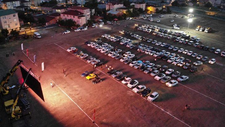 Sultanbeyli’de açık havada arabalı sinema gecesi G2