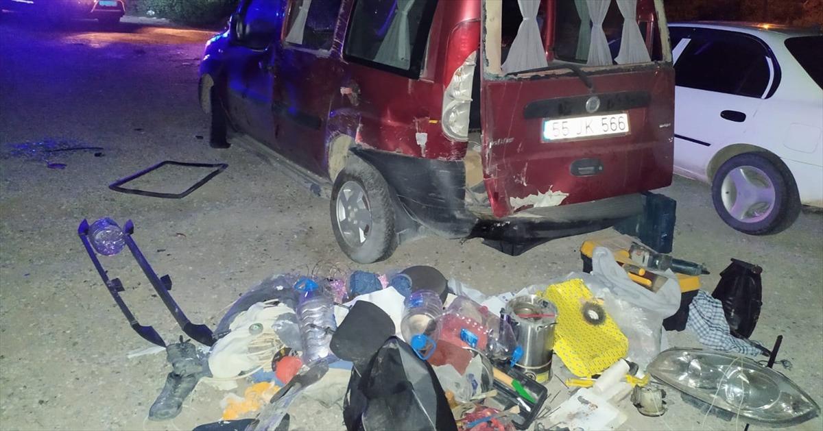 Samsun'da hafif ticari ara&ccedil; ile otomobil &ccedil;arpıştı: 6 yaralı