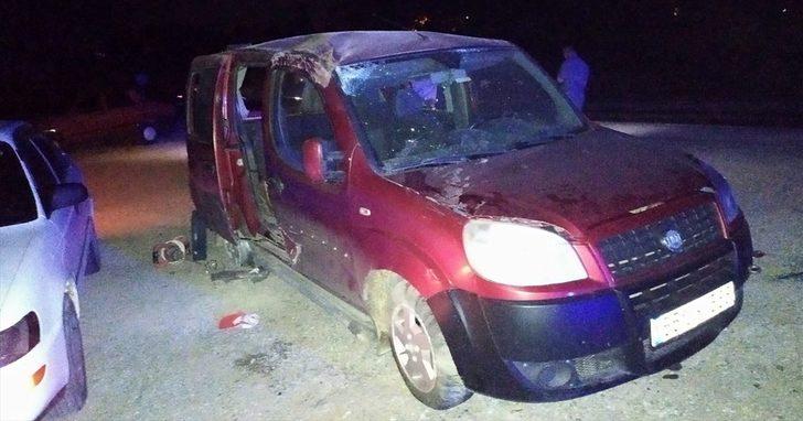 Samsun'da hafif ticari araç ile otomobil çarpıştı: 6 yaralı G2