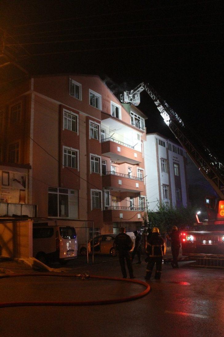 5 katlı binanın çatısında çıkan yangın korkuttu G3
