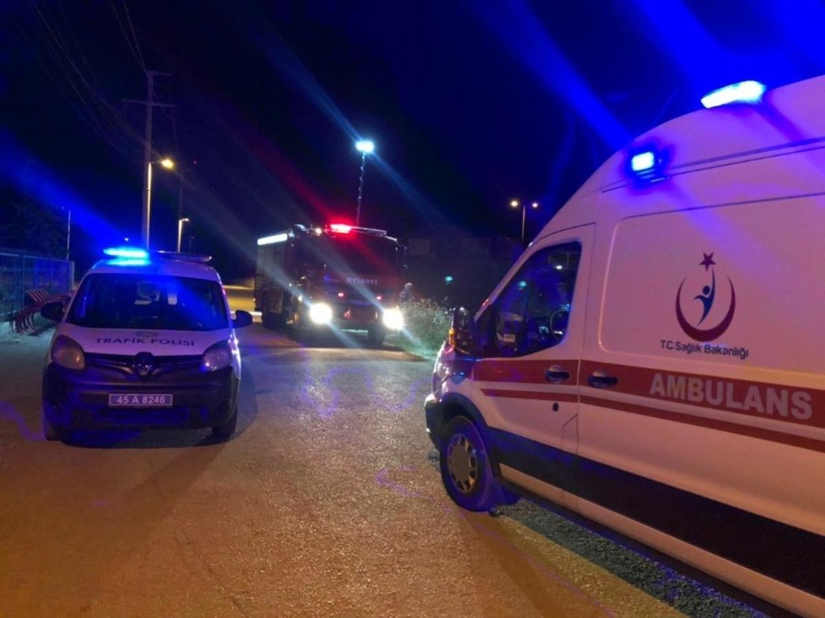 Virajı alamayan otomobil su kanalına u&ccedil;tu, s&uuml;r&uuml;c&uuml;s&uuml; aracını bırakıp ka&ccedil;tı