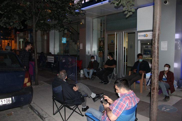 Ev sahibi olabilmek için 2 gün öncesinden sıraya girdiler G2