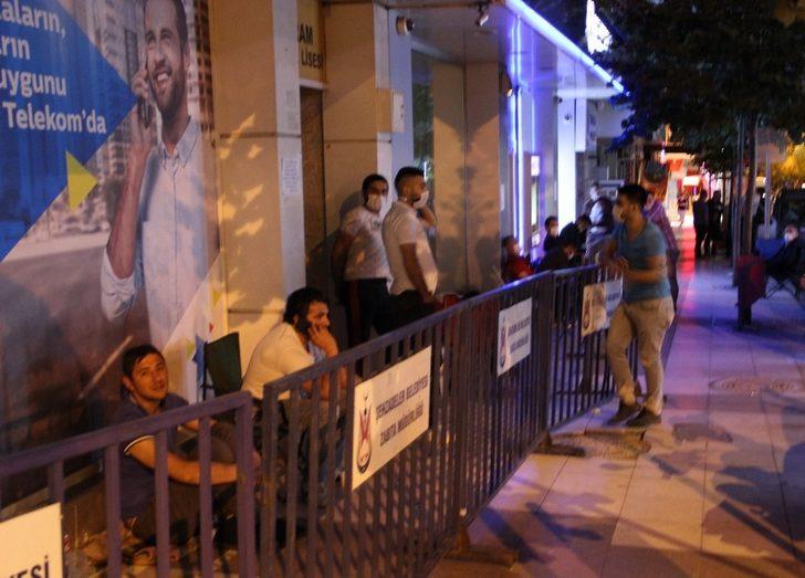 Ev sahibi olabilmek için 2 gün öncesinden sıraya girdiler G3