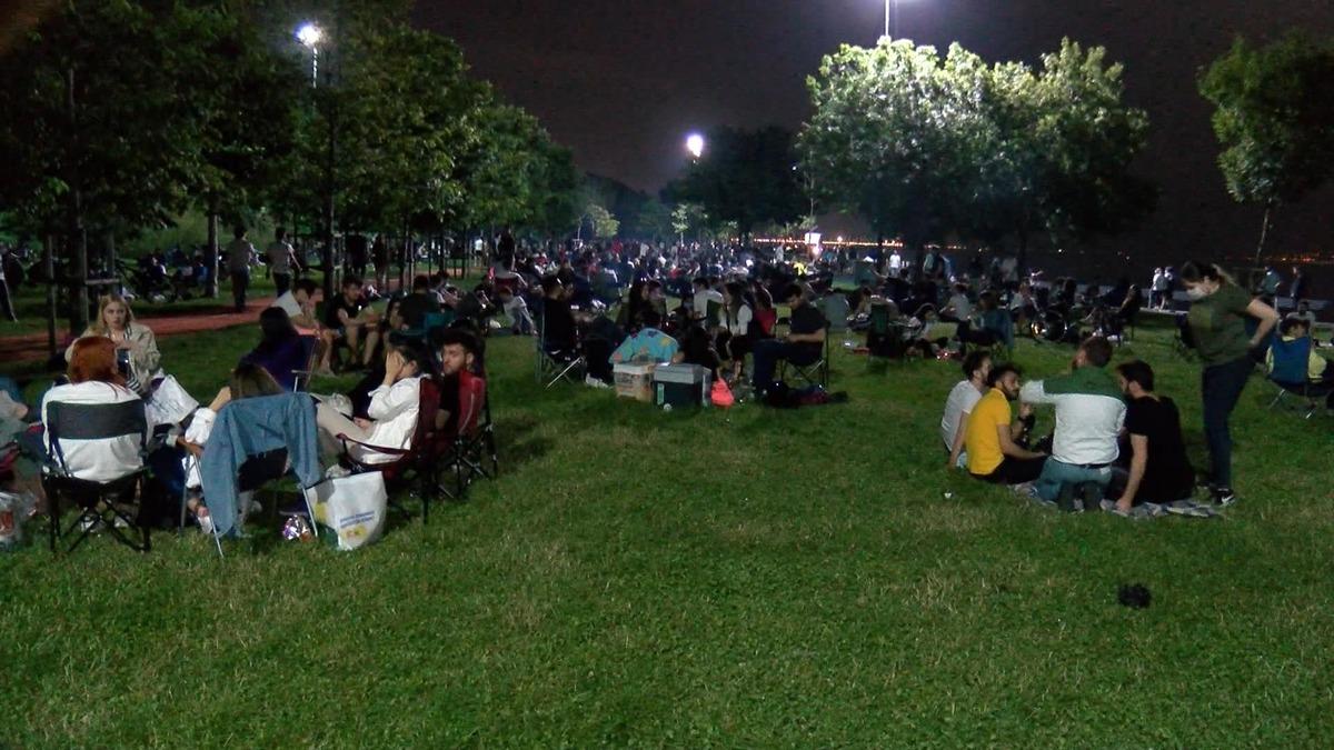 Kadık&ouml;y'deki g&ouml;r&uuml;nt&uuml; endişe yarattı! Sağlık Bakanı Koca tepki g&ouml;sterdi