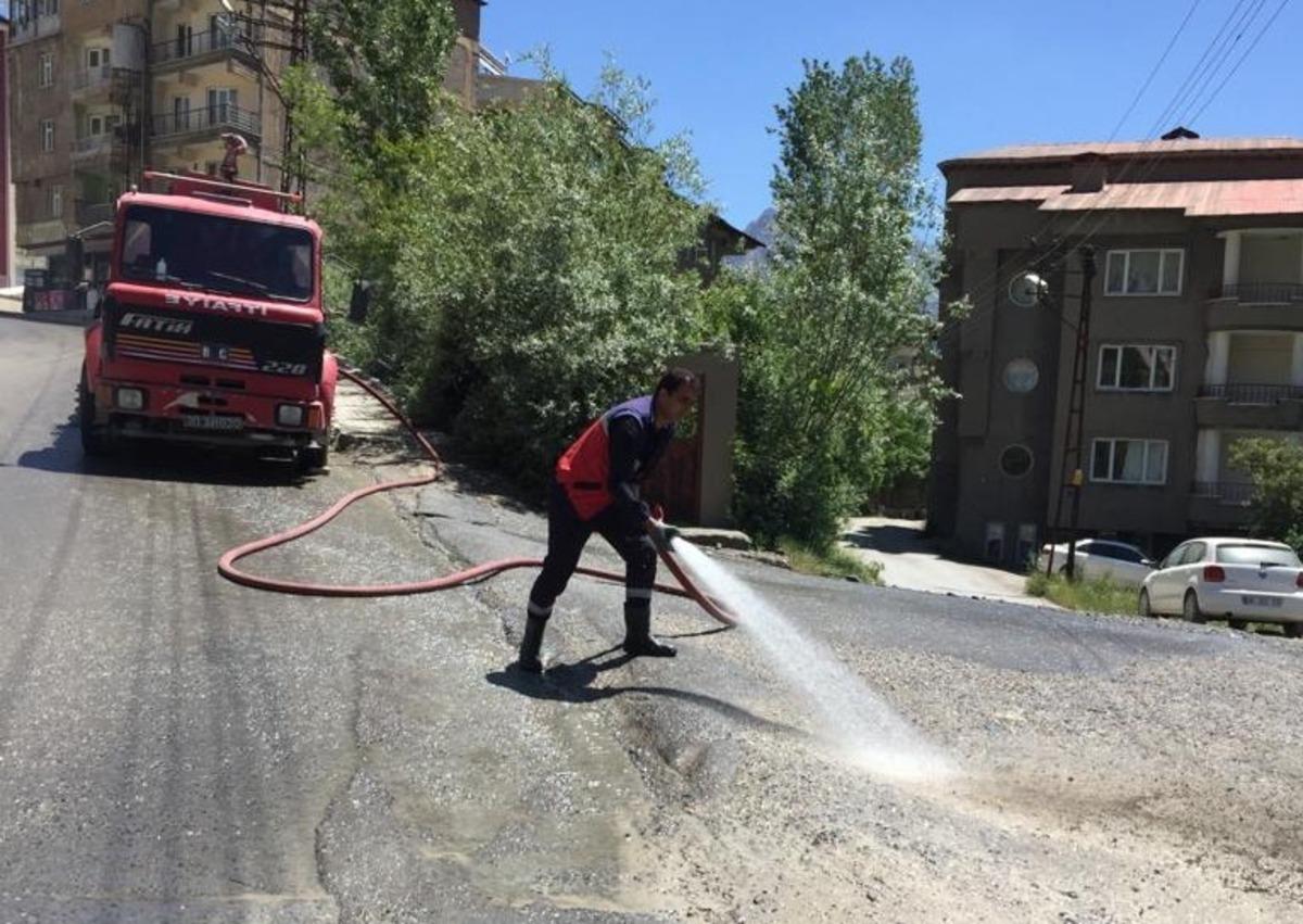 Hakkari&rsquo;de yol yıkama &ccedil;alışması