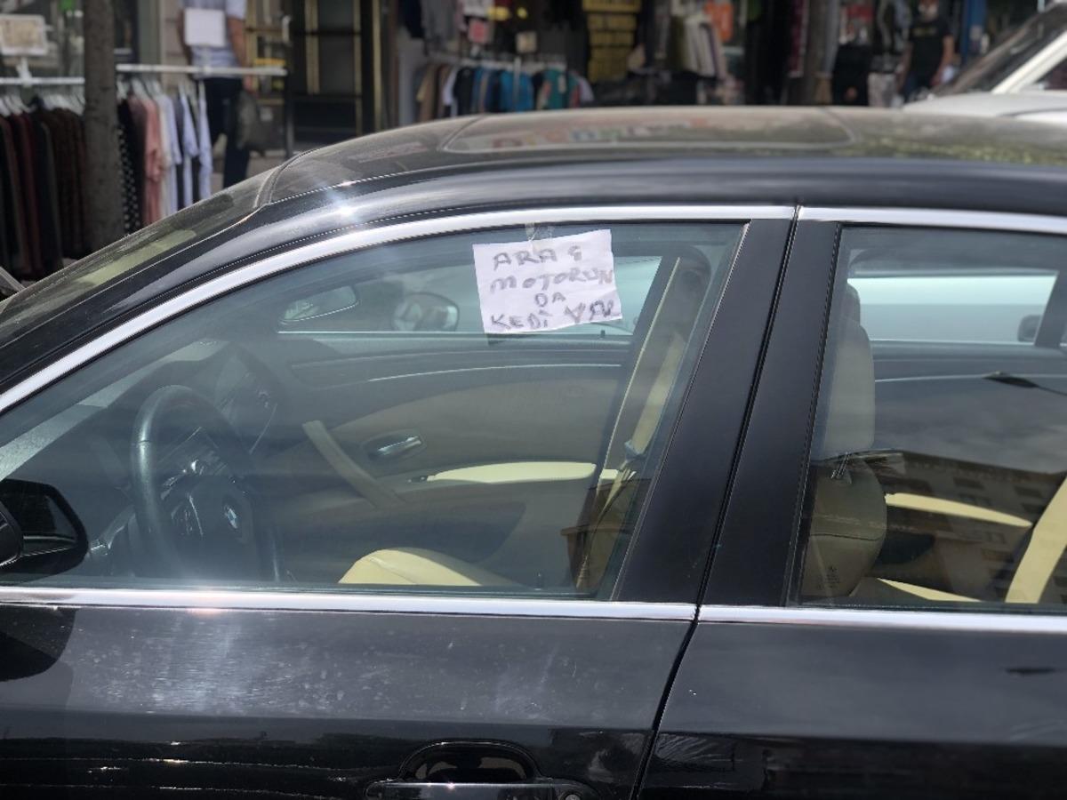 Arabanın camındaki notu g&ouml;ren itfaiyeyi aradı