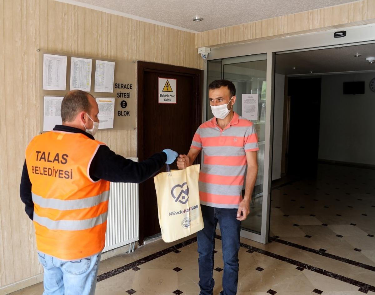 Koronavir&uuml;s ile m&uuml;cadele hız kesmiyor