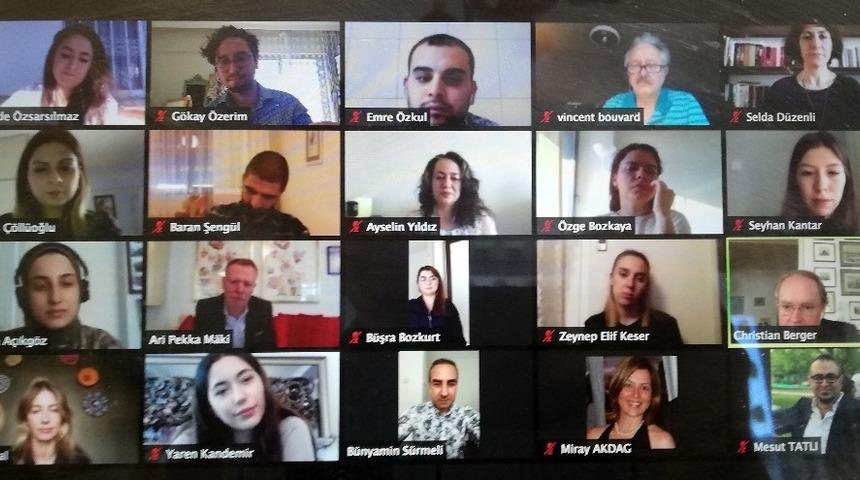 Yaşar &Uuml;niversiteli &ouml;ğrenciler Caf&eacute; Europa&rsquo;ya konuk oldu