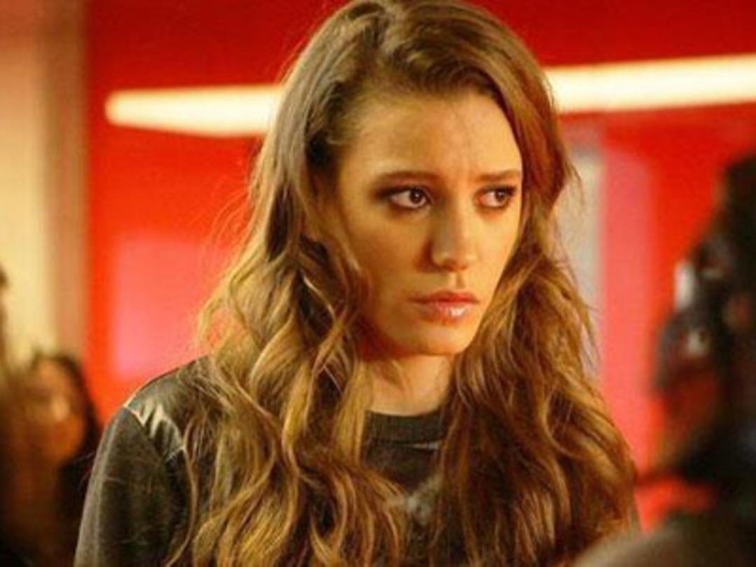 Serenay Sarıkaya'ya imzalatılan 'K&ouml;lelik s&ouml;zleşmesi'