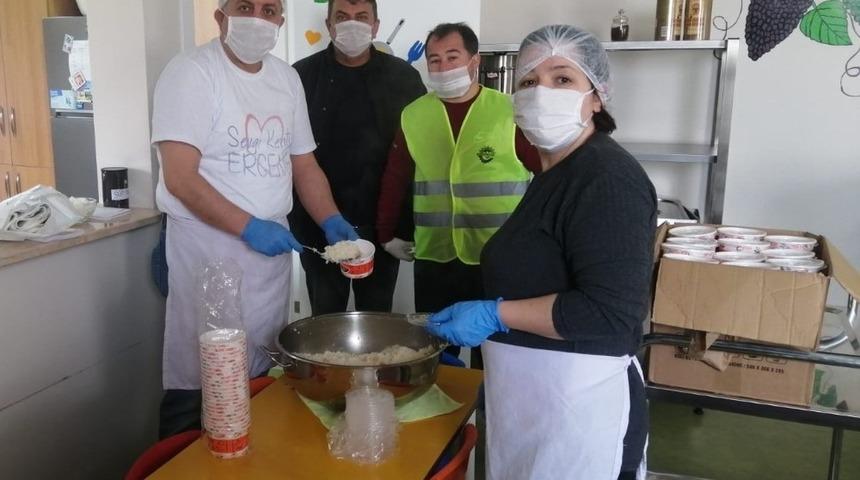 Ergene Belediyesi sıcak yemek hizmetine devam ediyor