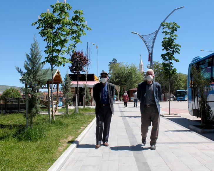 Doğu Karadeniz'de 65 yaş ve üzeri vatandaşlar güneşin tadını çıkardı G4