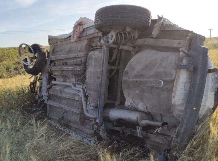 Otomobil tarlaya uçtu: 3 yaralı G3