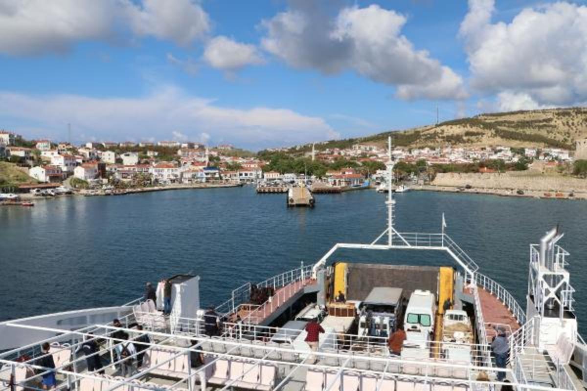 Bozcaada'da koronavir&uuml;s tedirginliği! Yasaklar kalkınca akın ettiler