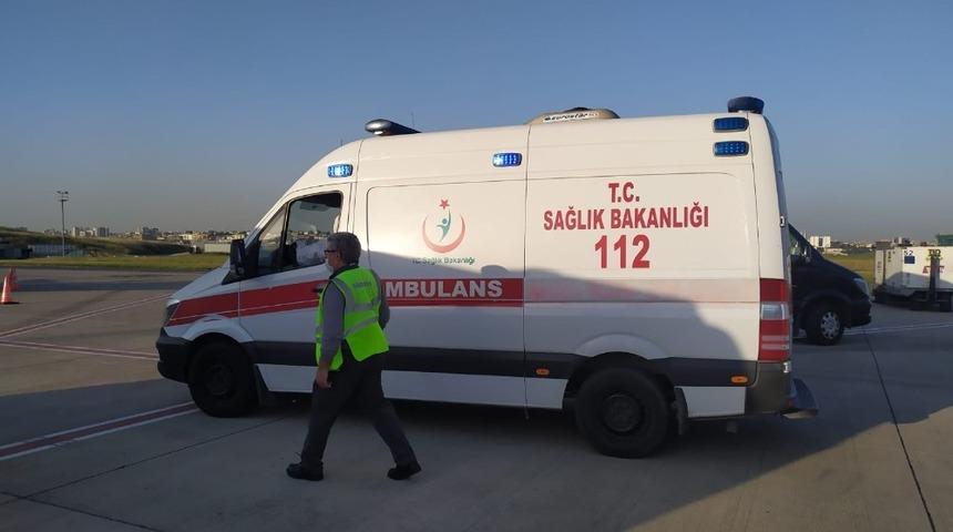 Bakü’deki kanser hastası Türk, ambulans uçakla İstanbul’a getirildi