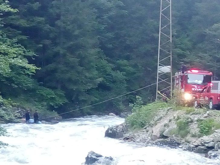 Uzungöl’de bisikleti ile dereye düşen kadın kurtarılamadı G2