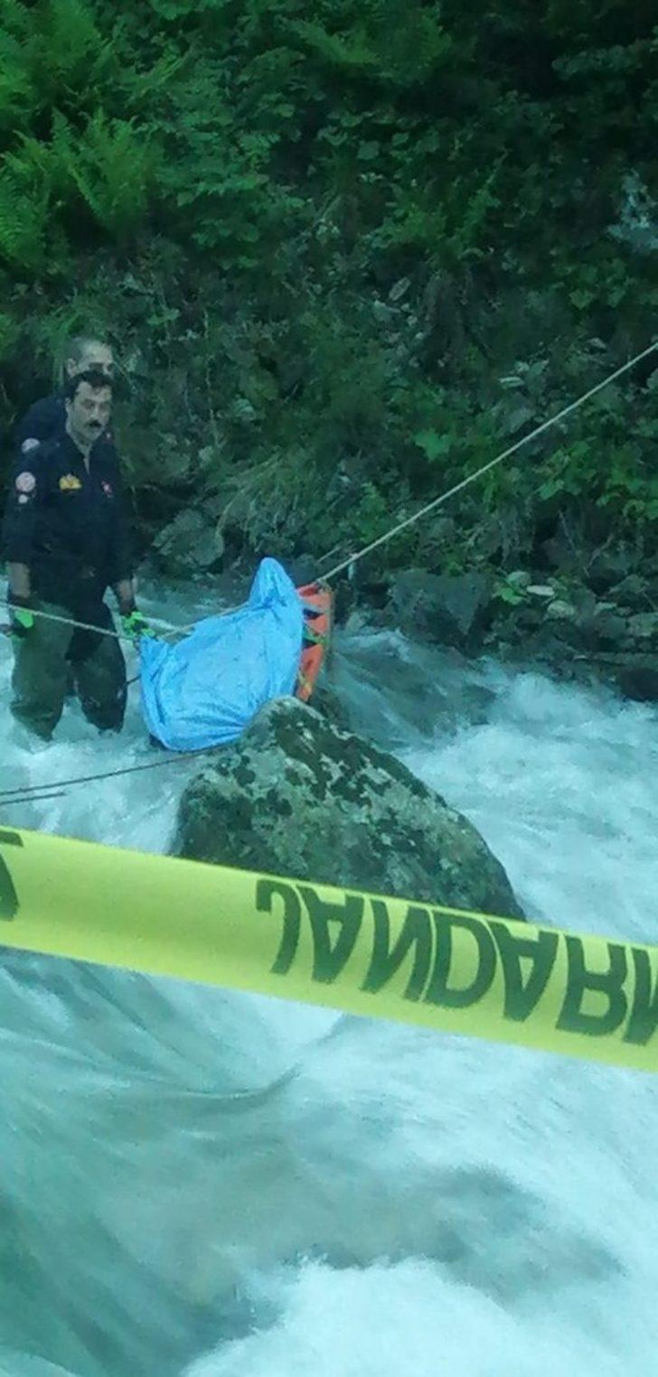 Uzungöl’de bisikleti ile dereye düşen kadın kurtarılamadı G4