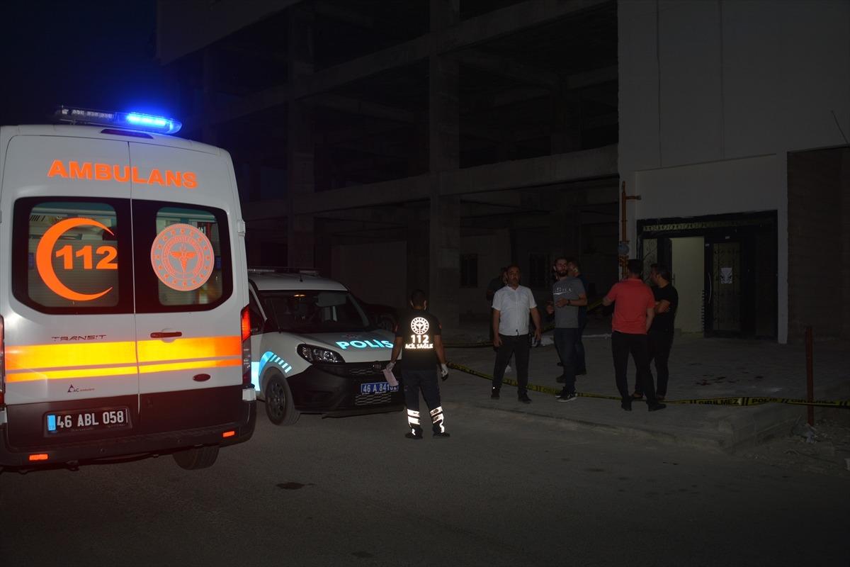 Eski ve yeni eşinin kavgasını ayırmak isterken canından oldu