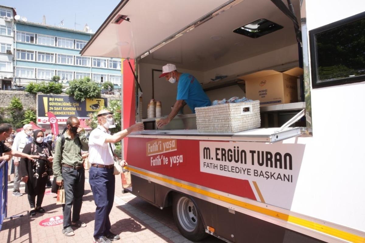 Fatih Belediyesi 65 yaş &uuml;st&uuml; vatandaşları misafir etti