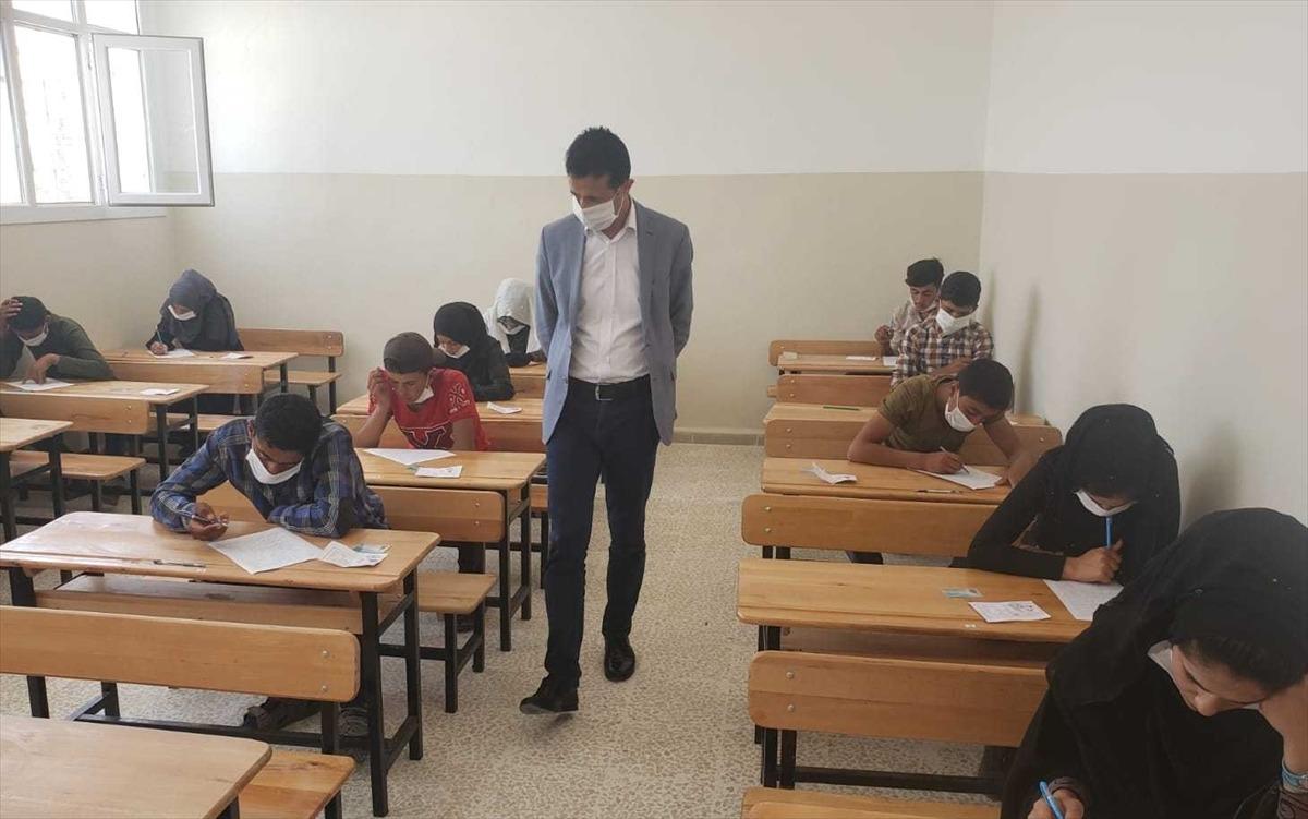 Tel Abyadlı &ouml;ğrenciler sınava girdi
