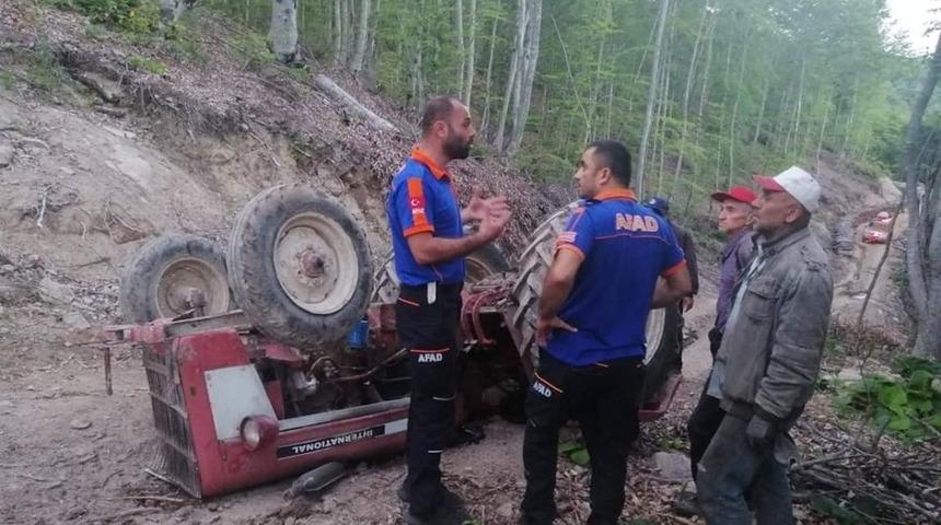 Kullandığı trakt&ouml;r&uuml;n altında kaldı
