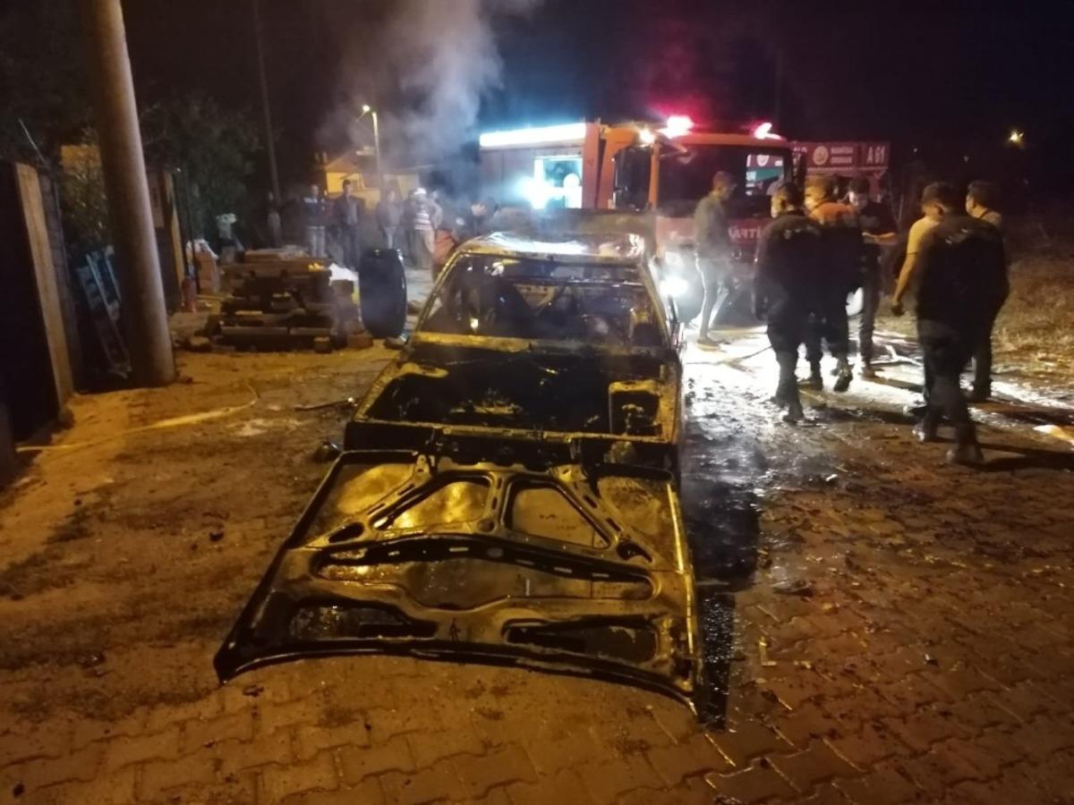 Manisa'da park halindeki ara&ccedil; alev topuna d&ouml;nd&uuml;