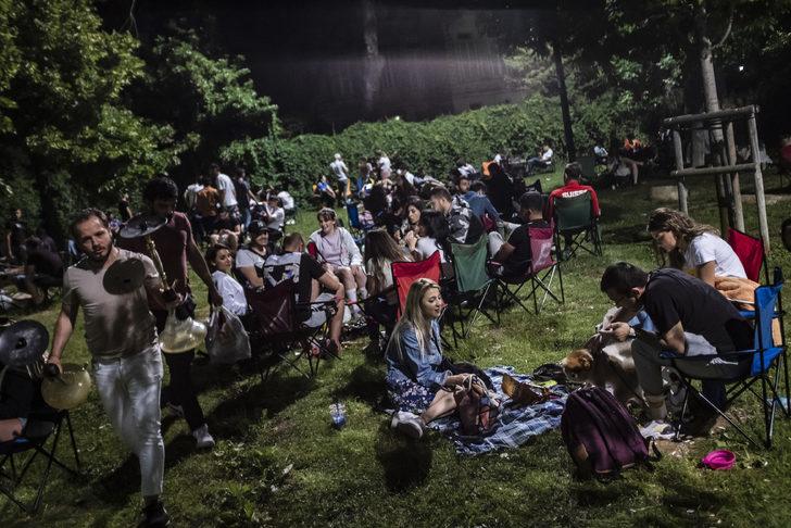 Kadıköy'de Moda ve Caddebostan sahillerinde gece hareketliliği G1