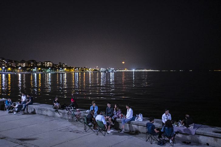 Kadıköy'de Moda ve Caddebostan sahillerinde gece hareketliliği G3