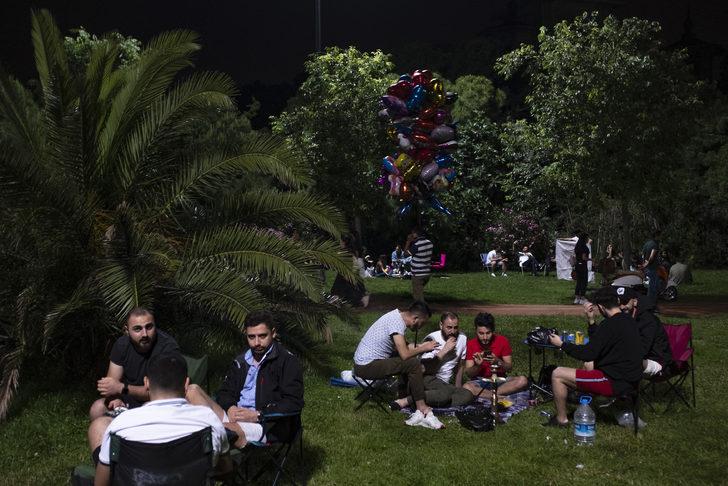 Kadıköy'de Moda ve Caddebostan sahillerinde gece hareketliliği G4