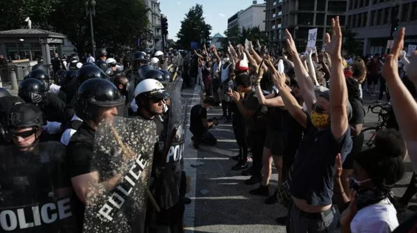George Floyd'un &ouml;ld&uuml;r&uuml;ld&uuml;ğ&uuml; Minneapolis'teki polis departmanı kapatılacak