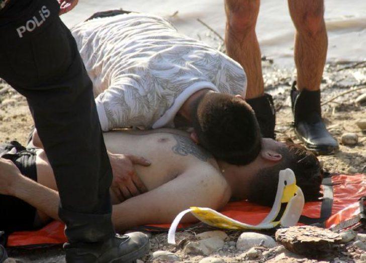 Kardeşinin cesedini görünce sinir krizi geçirdi! Yürek burkan feryat G1