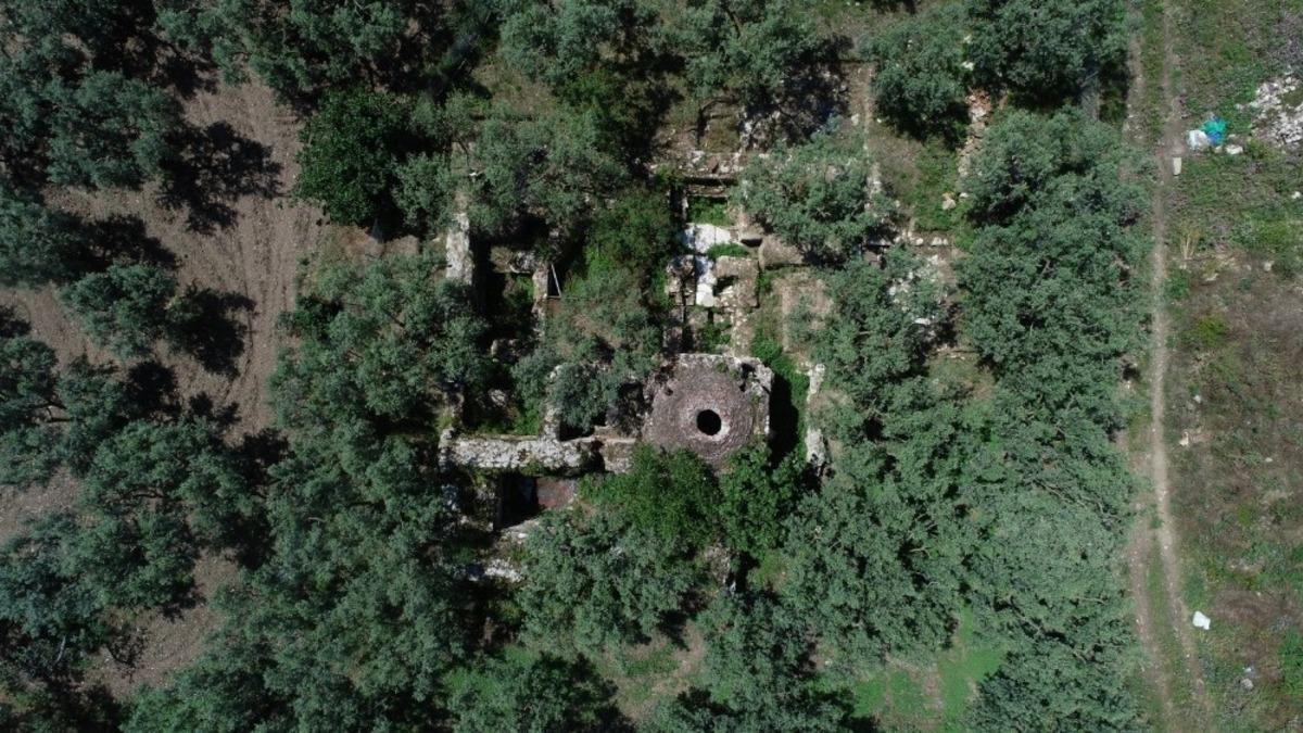 İşte Osmanlı&rsquo;nın ilk hamamı! Zeytinlikler arasındaki 600 yıllık sır bina