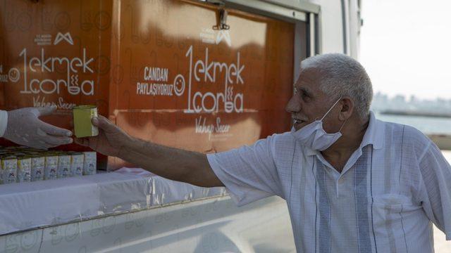 65 yaş ve üzeri vatandaşlar limonatayla serinledi