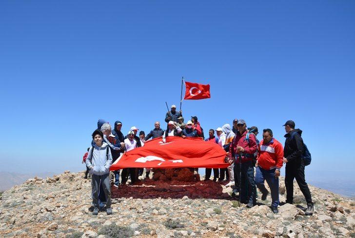 3 bin metre rakımlı Eren Dağı’na doğa yürüyüşü G2