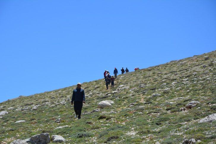 3 bin metre rakımlı Eren Dağı’na doğa yürüyüşü G4