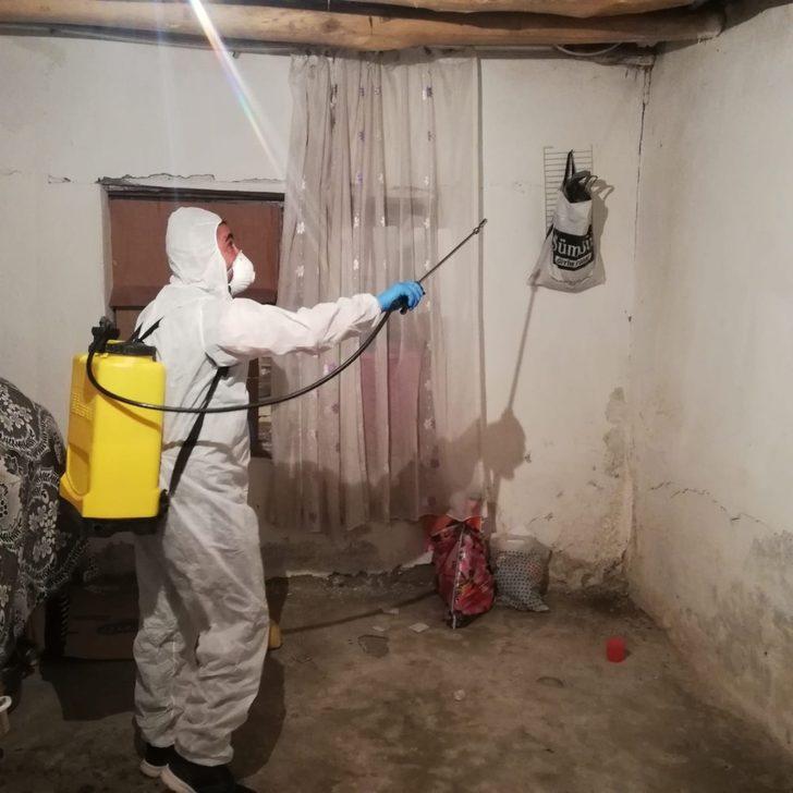 Yılan görülen ev ilaçlandı G2