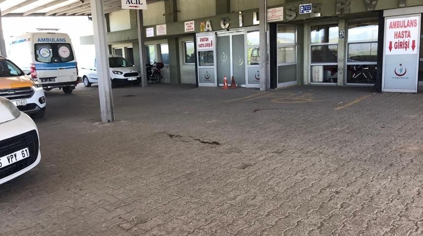 Kamyonet şarampole devrildi; 1 &ouml;l&uuml;