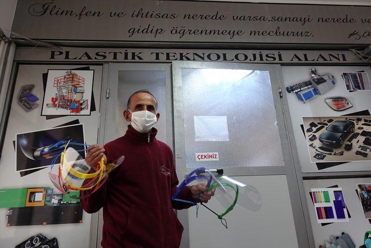 Meslek lisesi öğretmenleri LGS gözetmenlerine de koruyucu siperlik üretiyor G3